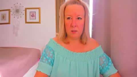 Snapshot of blonde_angel20 chatting on March 6, 9:58 am Nicole online show from March 6, 9:58 am