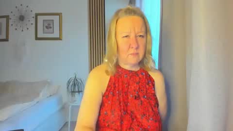 Snapshot of blonde_angel20 chatting on March 10, 4:14 pm Nicole online show from March 10, 4:14 pm