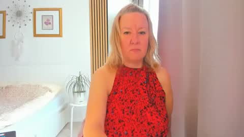 Snapshot of blonde_angel20 chatting on March 11, 8:08 am Nicole online show from March 11, 8:08 am