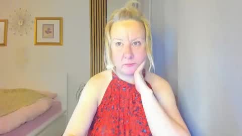 Snapshot of blonde_angel20 chatting on March 11, 7:25 pm Nicole online show from March 11, 7:25 pm