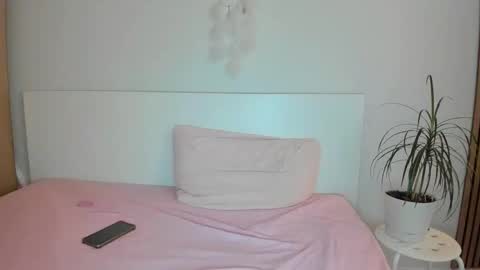 Snapshot of blonde_angel20 chatting on October 18, 2:43 pm Nicole online show from October 18, 2:43 pm