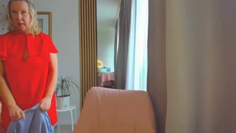 Snapshot of blonde_angel20 chatting on February 1, 8:50 am Nicole online show from February 1, 8:50 am