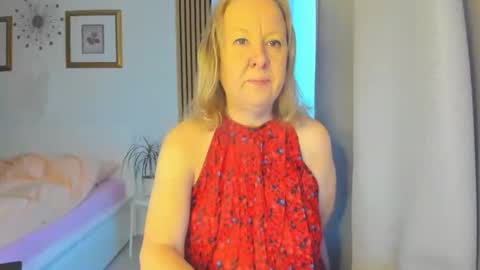 Snapshot of blonde_angel20 chatting on February 9, 5:50 am Nicole online show from February 9, 5:50 am