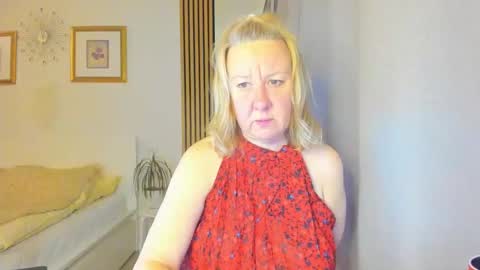 Snapshot of blonde_angel20 chatting on March 10, 7:18 pm Nicole online show from March 10, 7:18 pm