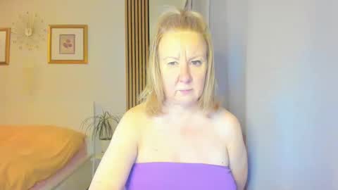 Snapshot of blonde_angel20 chatting on February 5, 8:46 pm Nicole online show from February 5, 8:46 pm