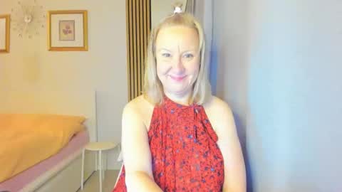 Snapshot of blonde_angel20 chatting on February 8, 7:27 pm Nicole online show from February 8, 7:27 pm