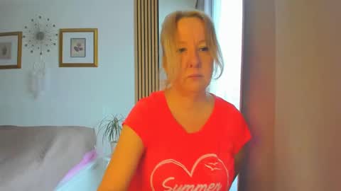 Snapshot of blonde_angel20 chatting on March 2, 9:53 am Nicole online show from March 2, 9:53 am