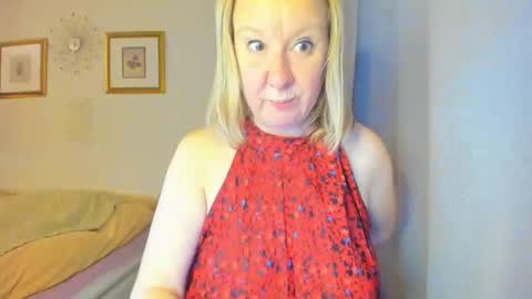 Snapshot of blonde_angel20 chatting on February 19, 5:16 pm Nicole online show from February 19, 5:16 pm