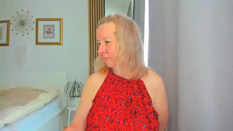 Snapshot of blonde_angel20 chatting on March 10, 9:34 am Nicole online show from March 10, 9:34 am