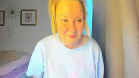 Snapshot of blonde_angel20 chatting on March 11, 4:18 pm Nicole online show from March 11, 4:18 pm