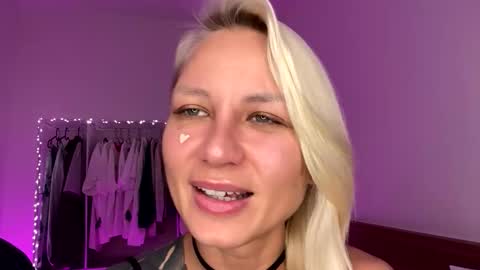 blonde_fuck_couple online show from March 26, 2:50 am