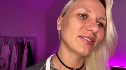 blonde_fuck_couple online show from April 10, 1:05 pm
