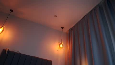 Mia online show from November 27, 10:28 pm