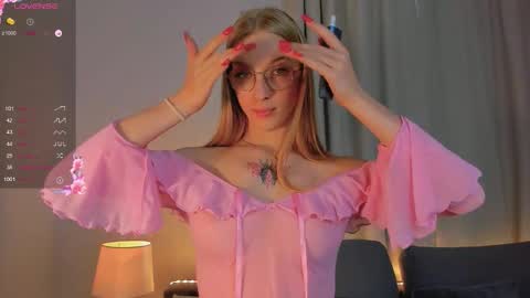 Snapshot of blondiemuse_ chatting on October 2, 2:49 pm Eva online show from October 2, 2:49 pm