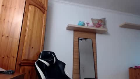 blondyelena online show from February 7, 3:26 pm