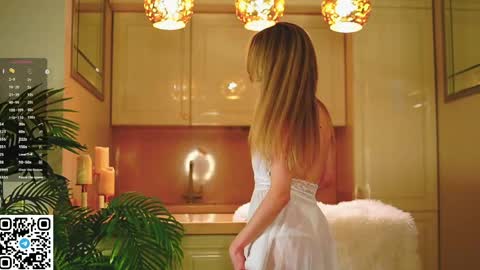 Elly online show from April 16, 4:07 pm