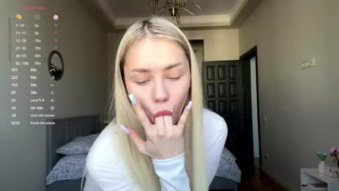 Adeline online show from April 16, 8:36 am