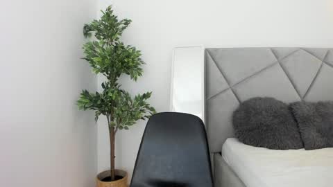 blueeyeslexxxy online show from April 18, 7:54 am