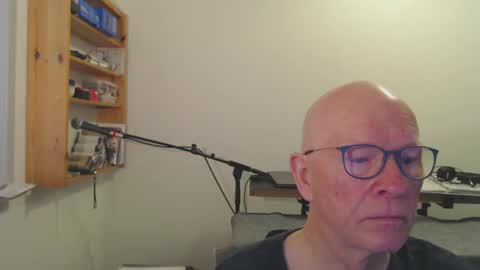 blueeyesn8 online show from December 2, 9:30 am