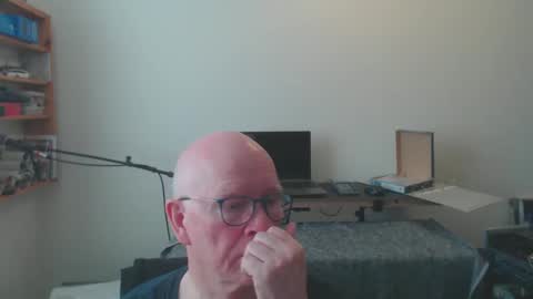 blueeyesn8 online show from February 17, 9:13 am