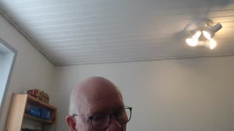 blueeyesn8 online show from February 6, 10:25 am