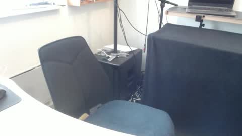 blueeyesn8 online show from October 10, 9:15 am