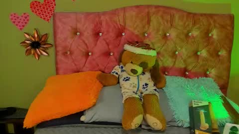 Violette 3 online show from November 2, 6:41 pm