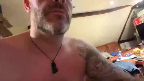 Blueyloey online show from May 18, 2:21 am