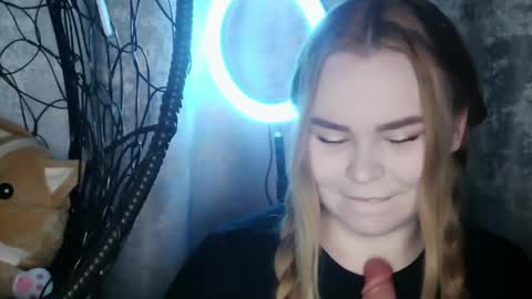 blushing_star online show from April 11, 6:29 am