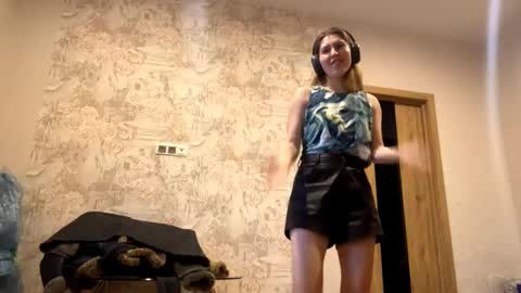 Kate online show from March 1, 1:59 pm