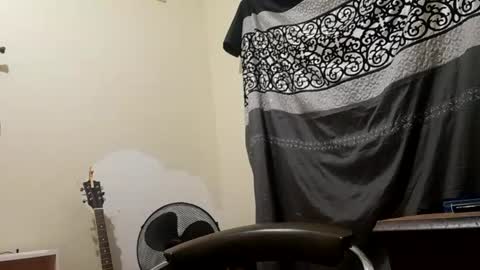 bobby_00x00 online show from July 16, 7:33 am