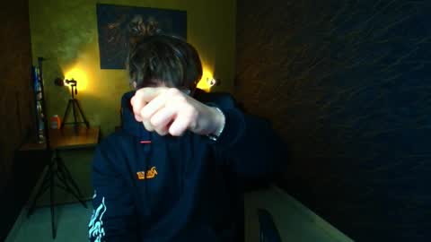 BodhiHayes online show from April 3, 4:19 am