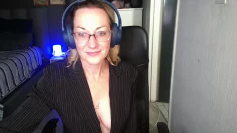 Ningifun couple online show from October 21, 6:11 pm