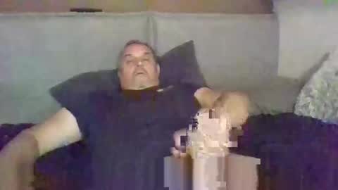 Snapshot of boidady chatting on October 22, 7:44 am emilio online show from October 22, 7:44 am
