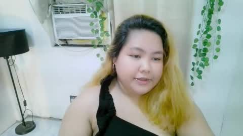 Snapshot of bombastic_darla chatting on October 4, 8:23 am bombastic_darla online show from October 4, 8:23 am
