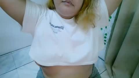 Snapshot of bombastic_darla chatting on September 28, 6:11 am bombastic_darla online show from September 28, 6:11 am