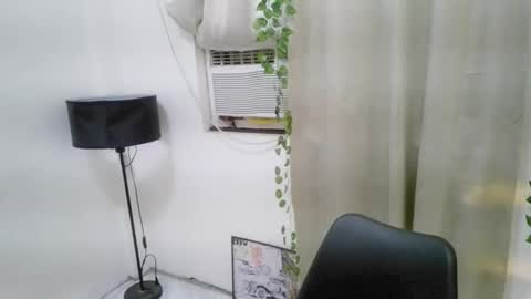 Snapshot of bombastic_darla chatting on October 3, 8:22 am bombastic_darla online show from October 3, 8:22 am