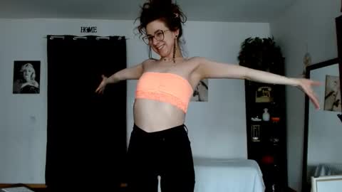 BombshellBaeby online show from May 11, 12:28 am