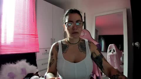 bonnie online show from April 7, 7:05 pm