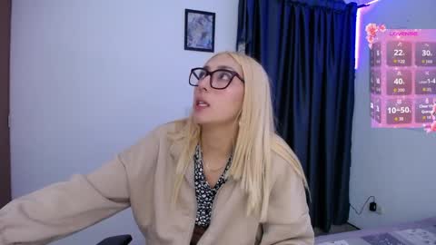 Soffy Brooks Independent model online show from April 11, 5:01 am