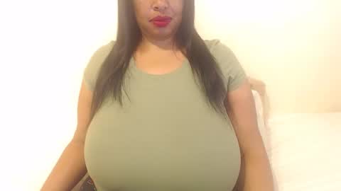 Snapshot of boobyqueen24 chatting on October 21, 8:19 am boobyqueen online show from October 21, 8:19 am
