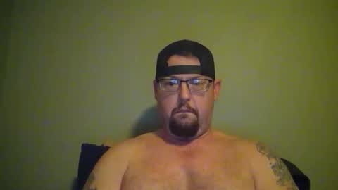 bowtieguy84 online show from April 2, 3:25 am