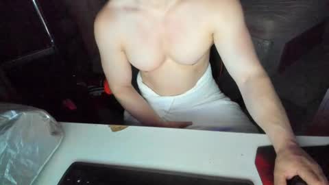 boy_boy22 online show from April 29, 6:46 pm