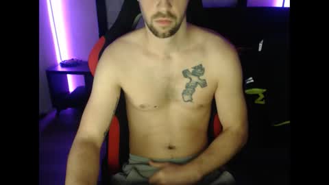 boy_t0y89 online show from January 13, 5:55 am