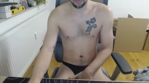 boy_t0y89 online show from February 13, 6:28 am