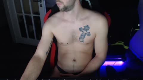 boy_t0y89 online show from March 10, 6:12 pm