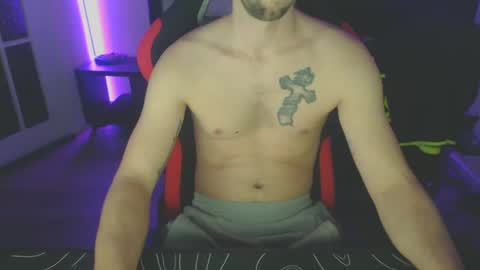 boy_t0y89 online show from January 27, 6:09 pm