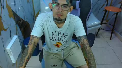 boy_tatto77 online show from May 14, 11:30 am