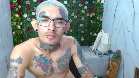 boy_tatto77 online show from December 19, 8:48 pm