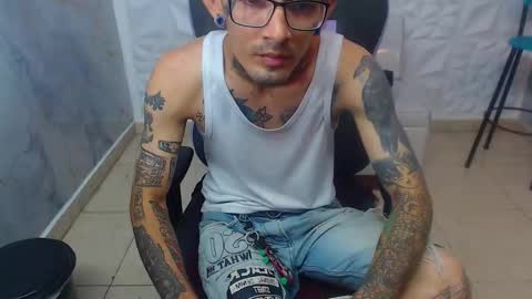 boy_tatto77 online show from February 16, 5:11 pm